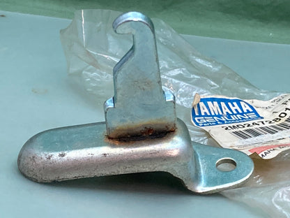 New Genuine Yamaha 2M0-24728-01 BRACKET, SEAT