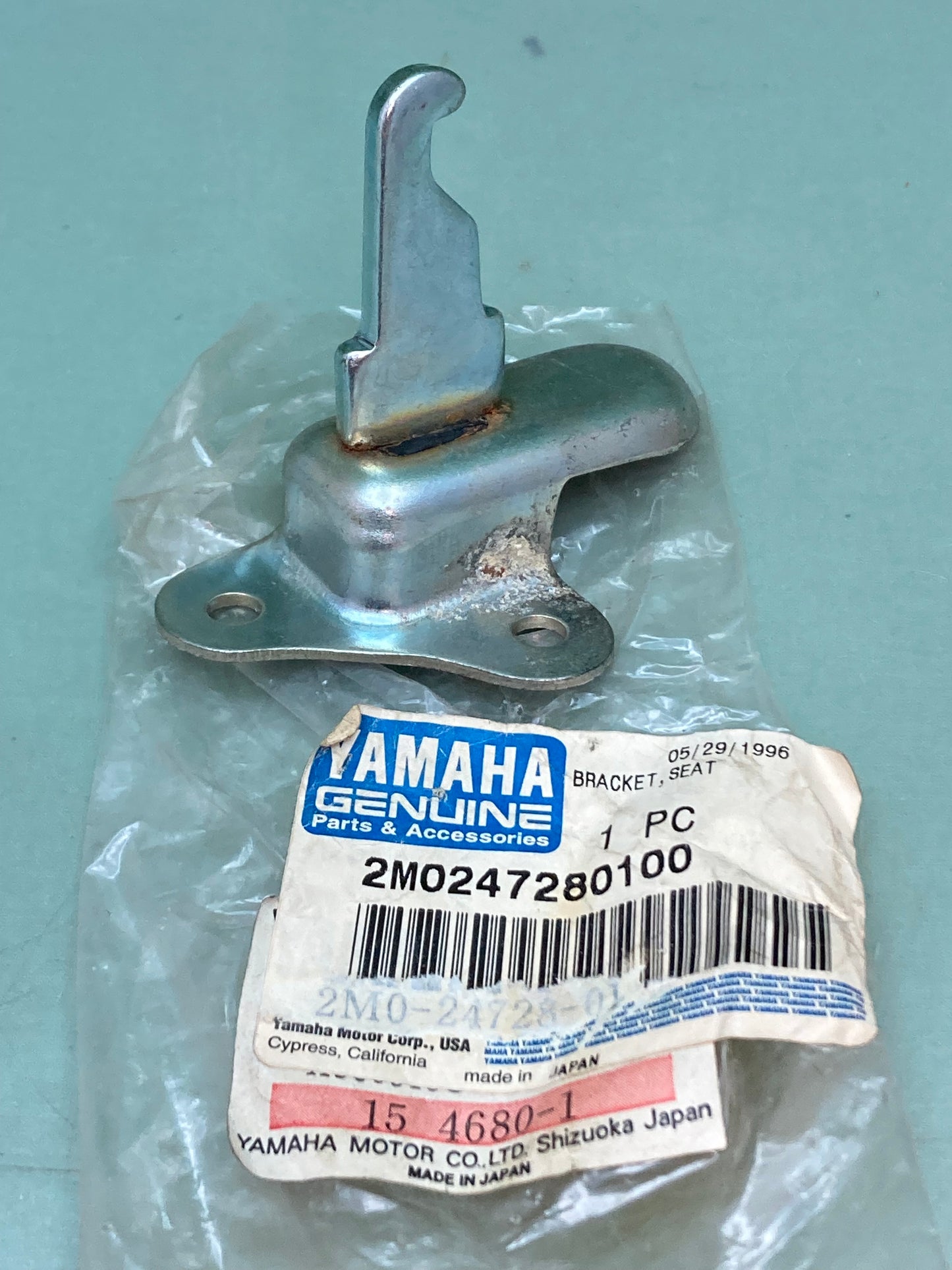 New Genuine Yamaha 2M0-24728-01 BRACKET, SEAT