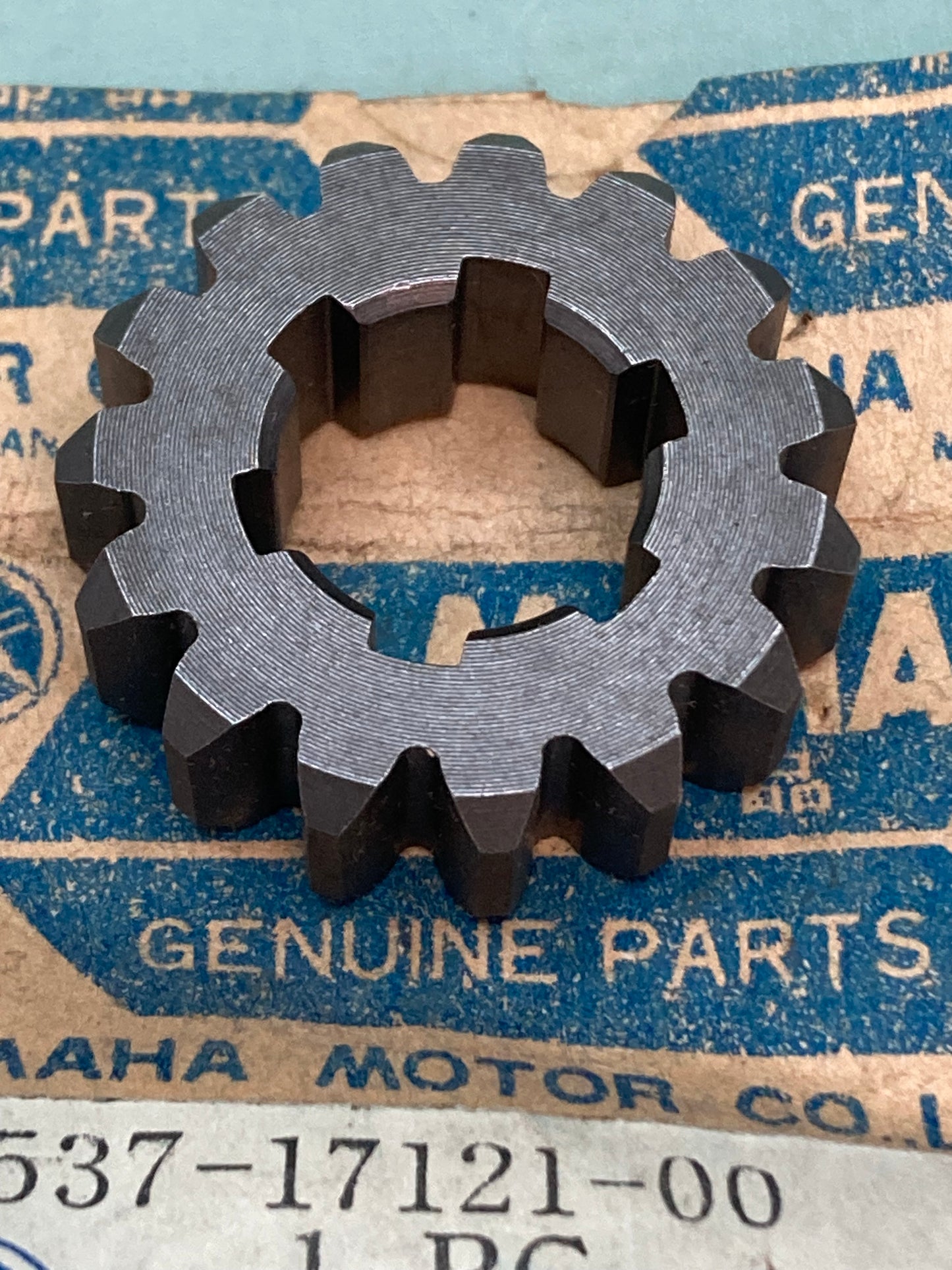 New Genuine Yamaha 537-17121-00 Gear, 2Nd, Pinion