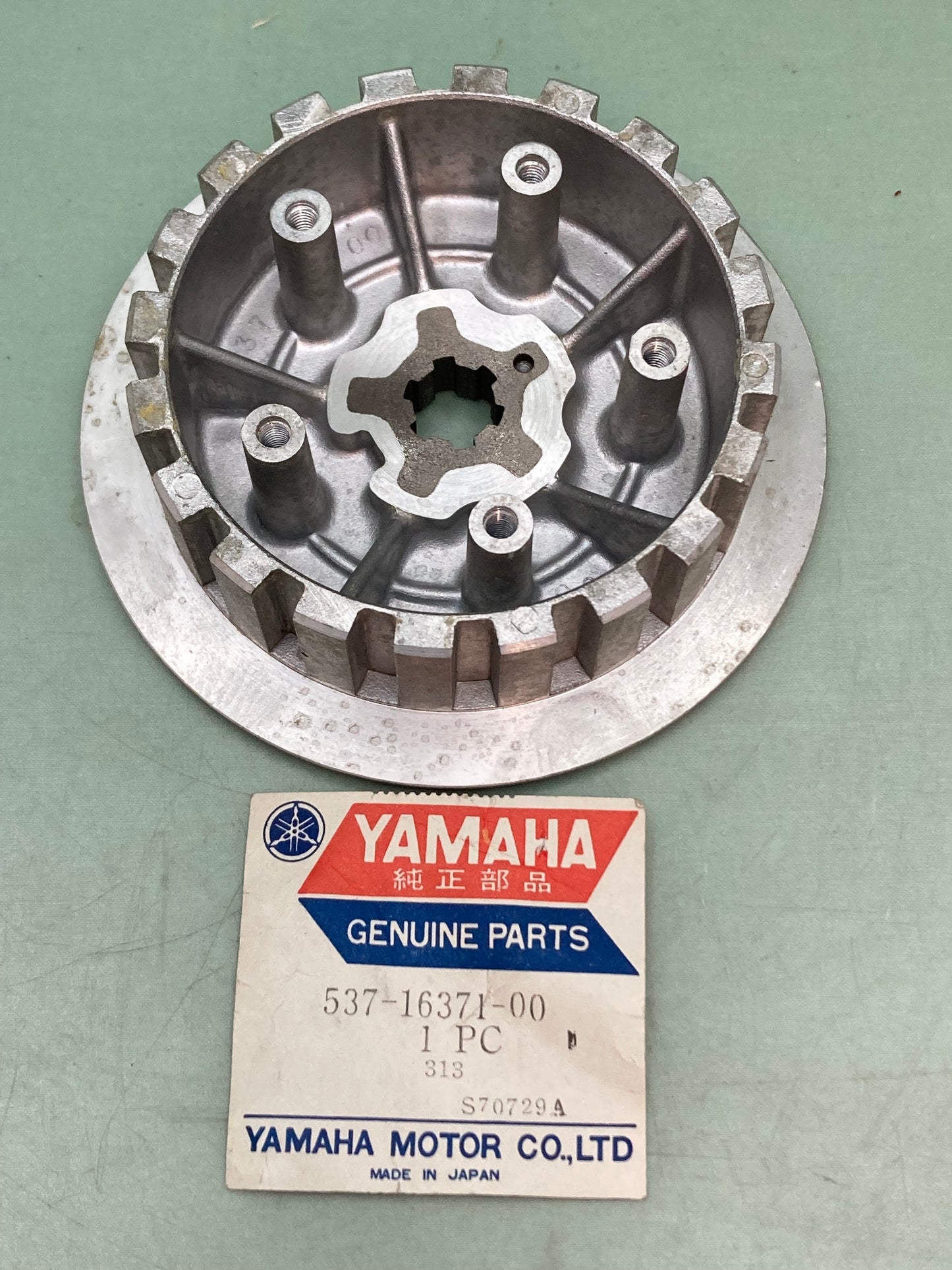 New Genuine Yamaha 537-16371-00 BOSS, CLUTCH