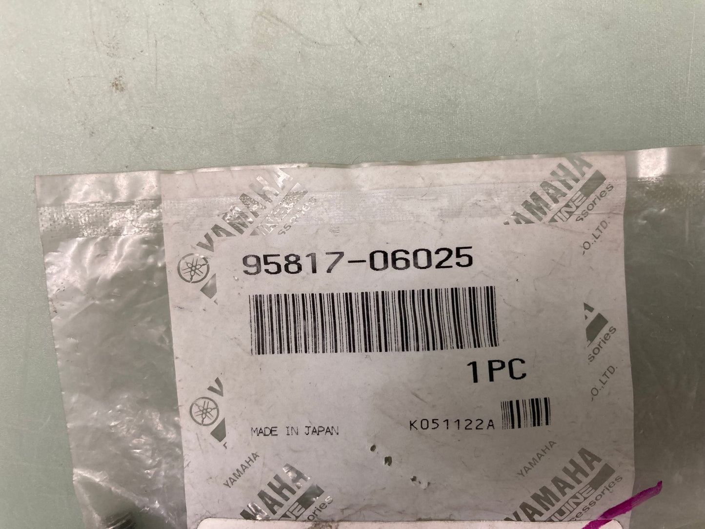 Qty 2 New Genuine Yamaha 95817-06025 Bolt, Flange