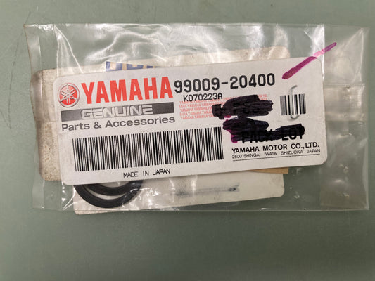 Qty 4 New Genuine Yamaha 99009-20400 Circlip