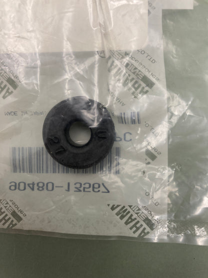 New Genuine Yamaha 90480-13567 Grommet
