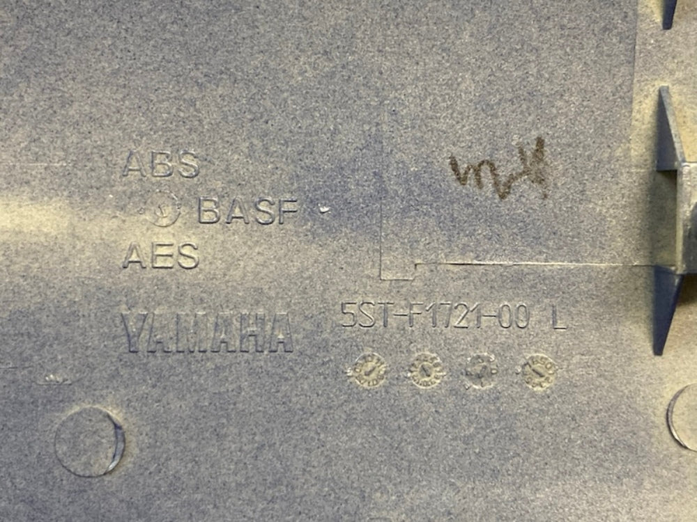 Yamaha 5ST-XF172-00-P7 Side Cover 2, New Genuine