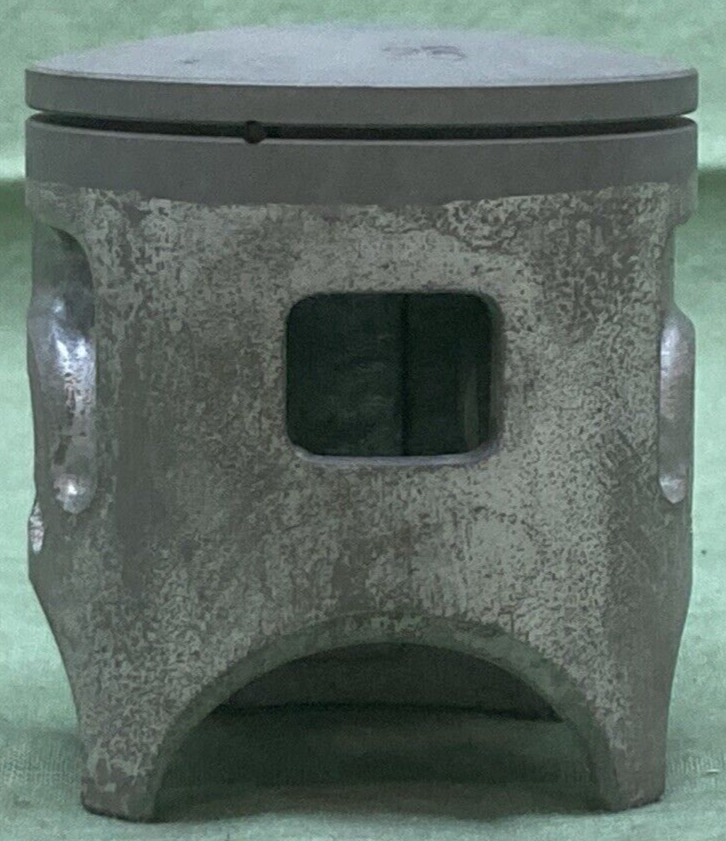 NEW GENUINE YAMAHA 39K-11635-00 PISTON 1ST 0.25 O/S