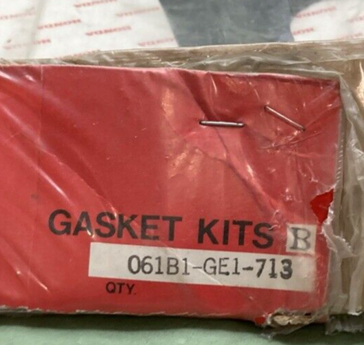NEW GENUINE HONDA 061B1-GE1-713 GASKET SET - COMPLETE - SEE PHOTOS