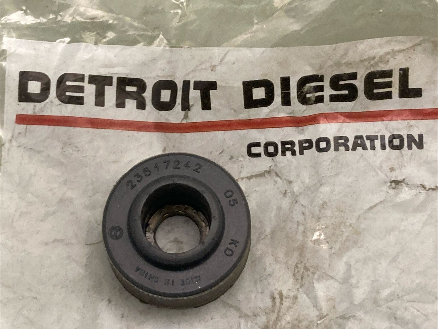 NEW GENUINE DETROIT DIESEL 23517242 OIL PAN ISOLATOR