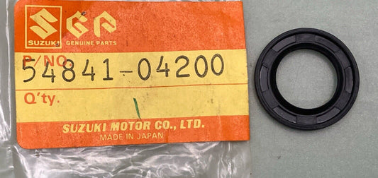 QTY 2 NEW GENUINE SUZUKI 54841-04200 DUST SEAL, FRONT HUB