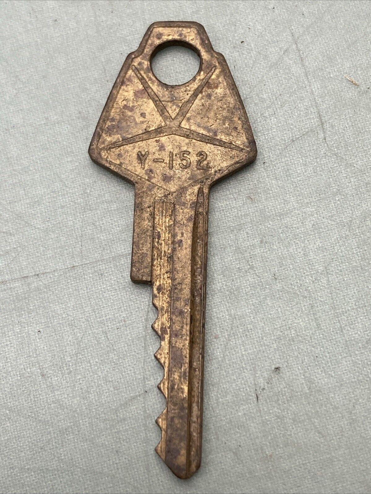 VINTAGE CURTIS Y-152 KEY