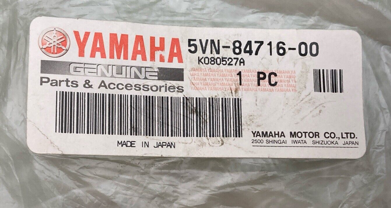 NEW GENIUNE YAMAHA 5VN-84716-00 Cover, Taillight