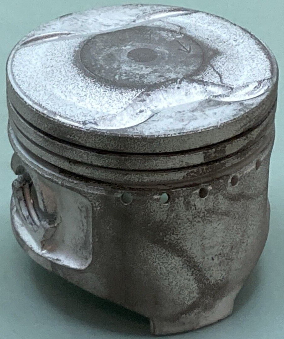 NEW GENUINE YAMAHA 371-11635-04 PISTON 0.25 O/S