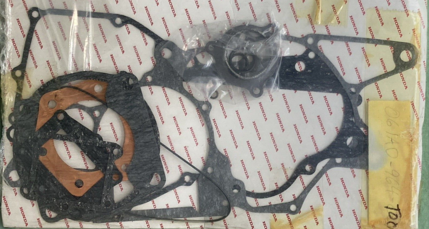NEW GENUINE HONDA 061A0-964-000 GASKET SET - SEE PHOTOS FOR PARTS INCLUDED