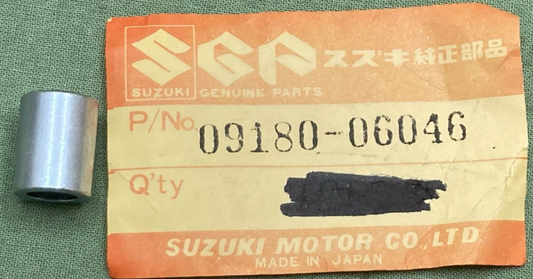 QTY 2 NEW GENIUNE SUZUKI 09180-06046 SPACER HANDLEBAR FRONT FENDER