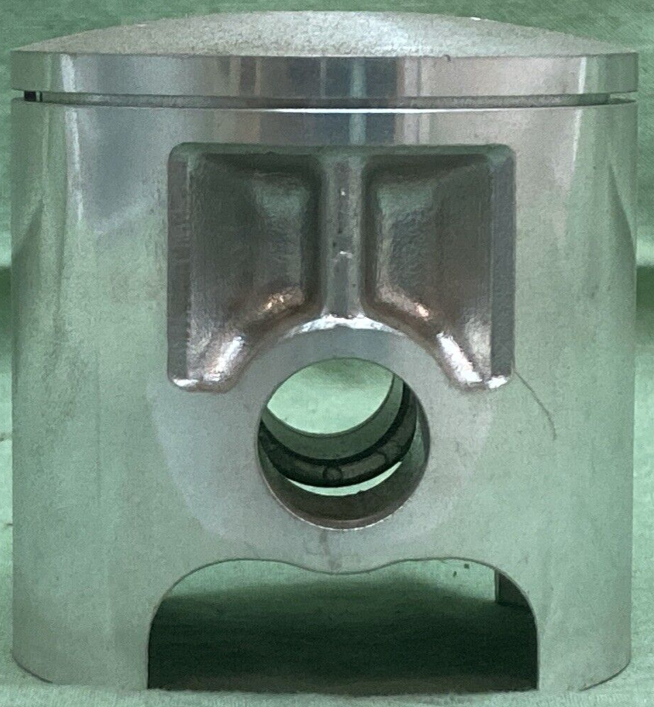 NEW GENUINE YAMAHA 383-11631-01-97 PISTON FOR TZ250 TZ350