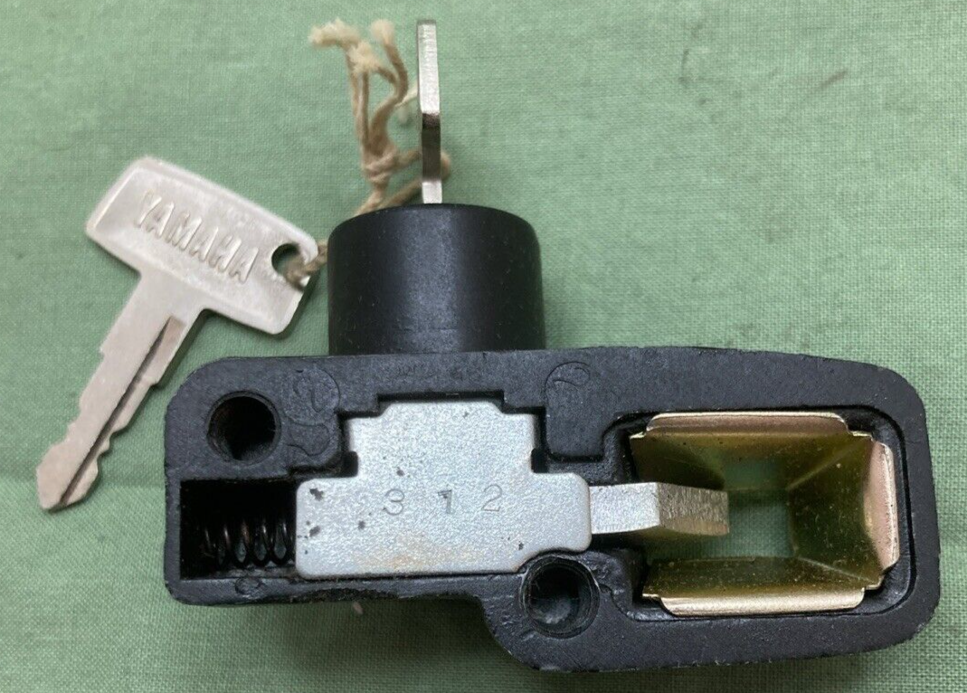 NEW GENUINE YAMAHA 371-24705-01 SEAT LOCK W/ 2 KEYS