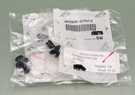 QTY 2 NEW GENUINE YAMAHA 90269-07012 FRONT FENDER Rivet
