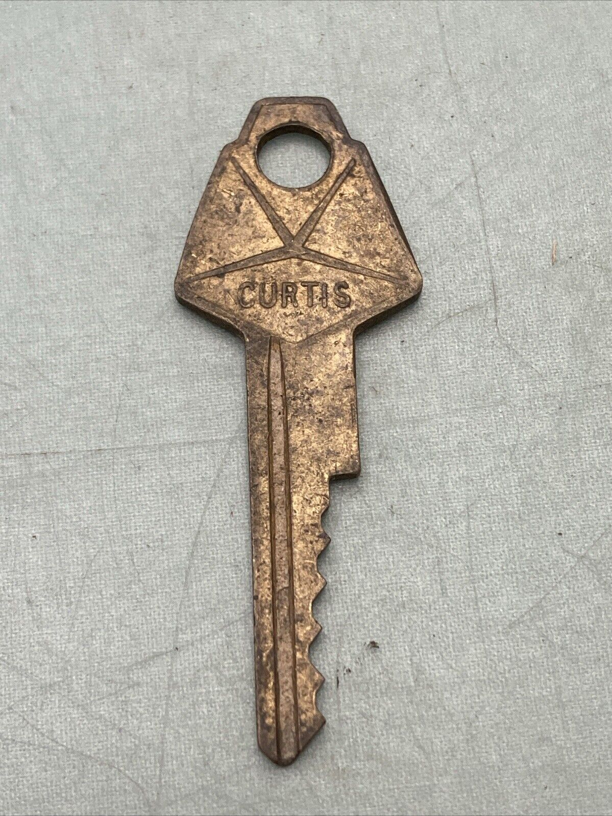 VINTAGE CURTIS Y-152 KEY