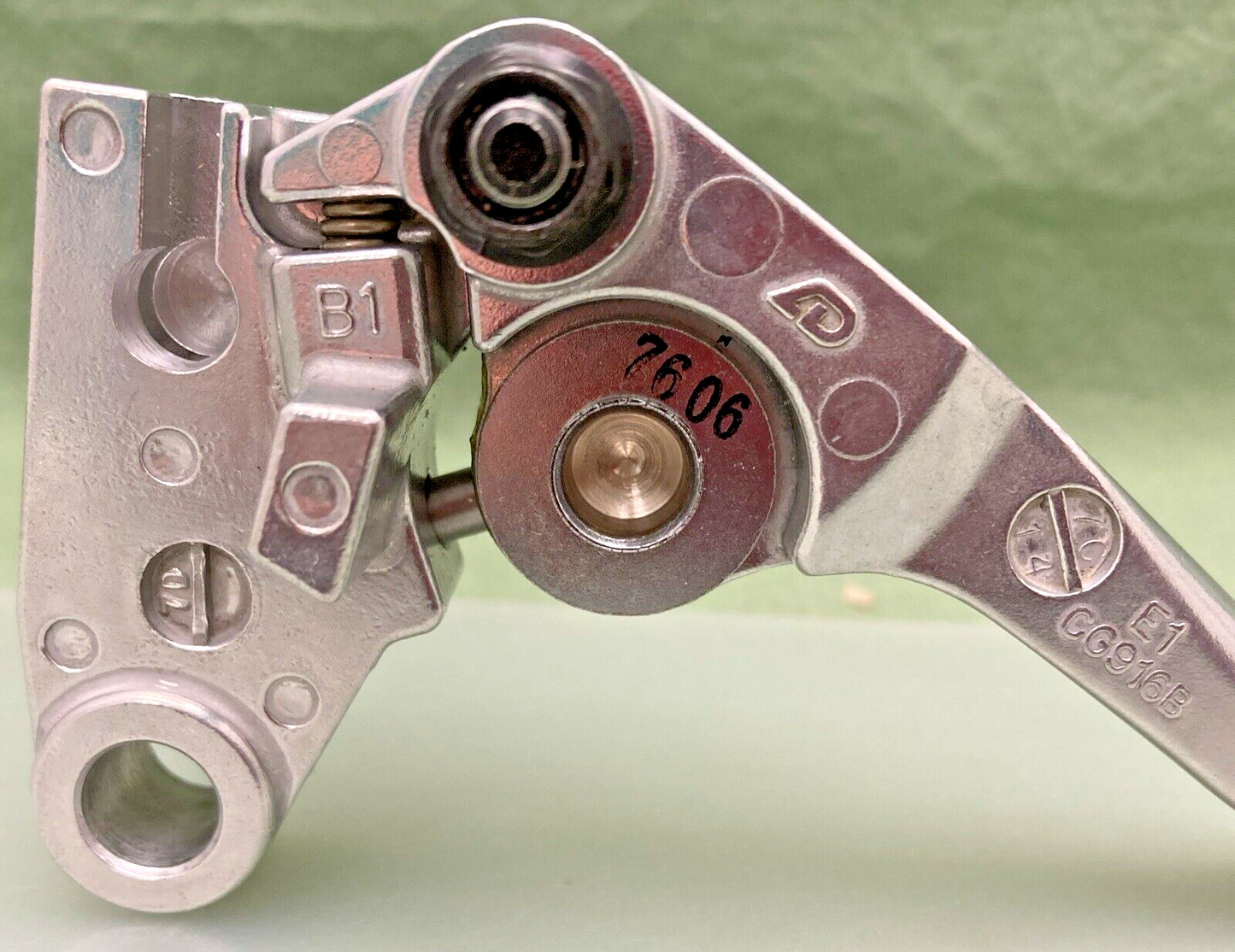 NEW GENUINE TRIUMPHT T2046081 Adjustable Clutch Lever