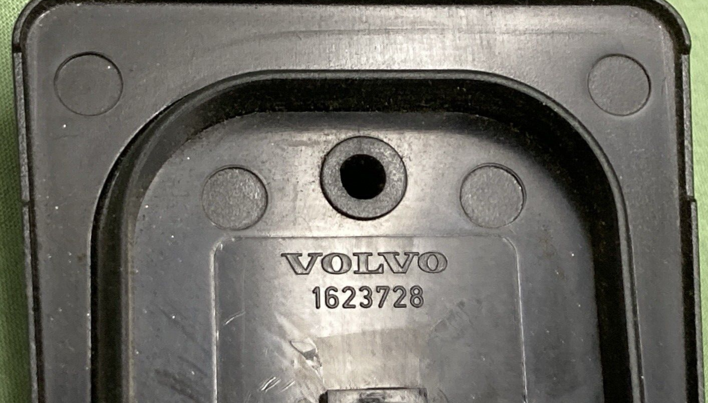 NEW GENUINE VOLVO 1623728 SIGNAL MARKER POSTION KIT