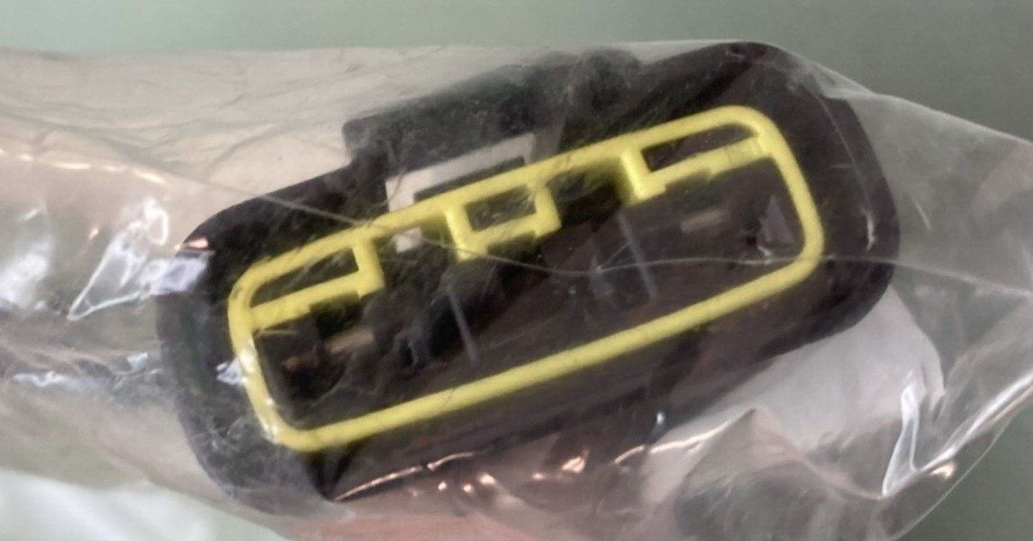 NEW GENUINE TRIUMPH T2500954 Link Lead, Regulator