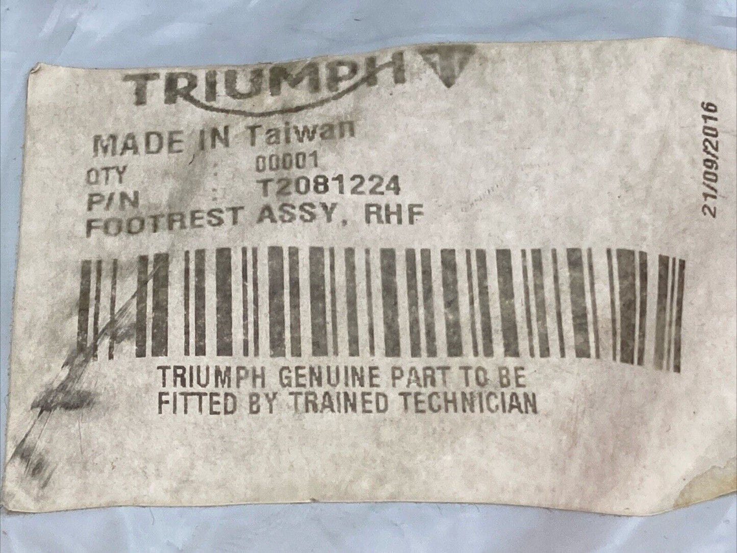 NEW GENUINE TRIUMPH T2081224 Footrest Assembly, Rhf