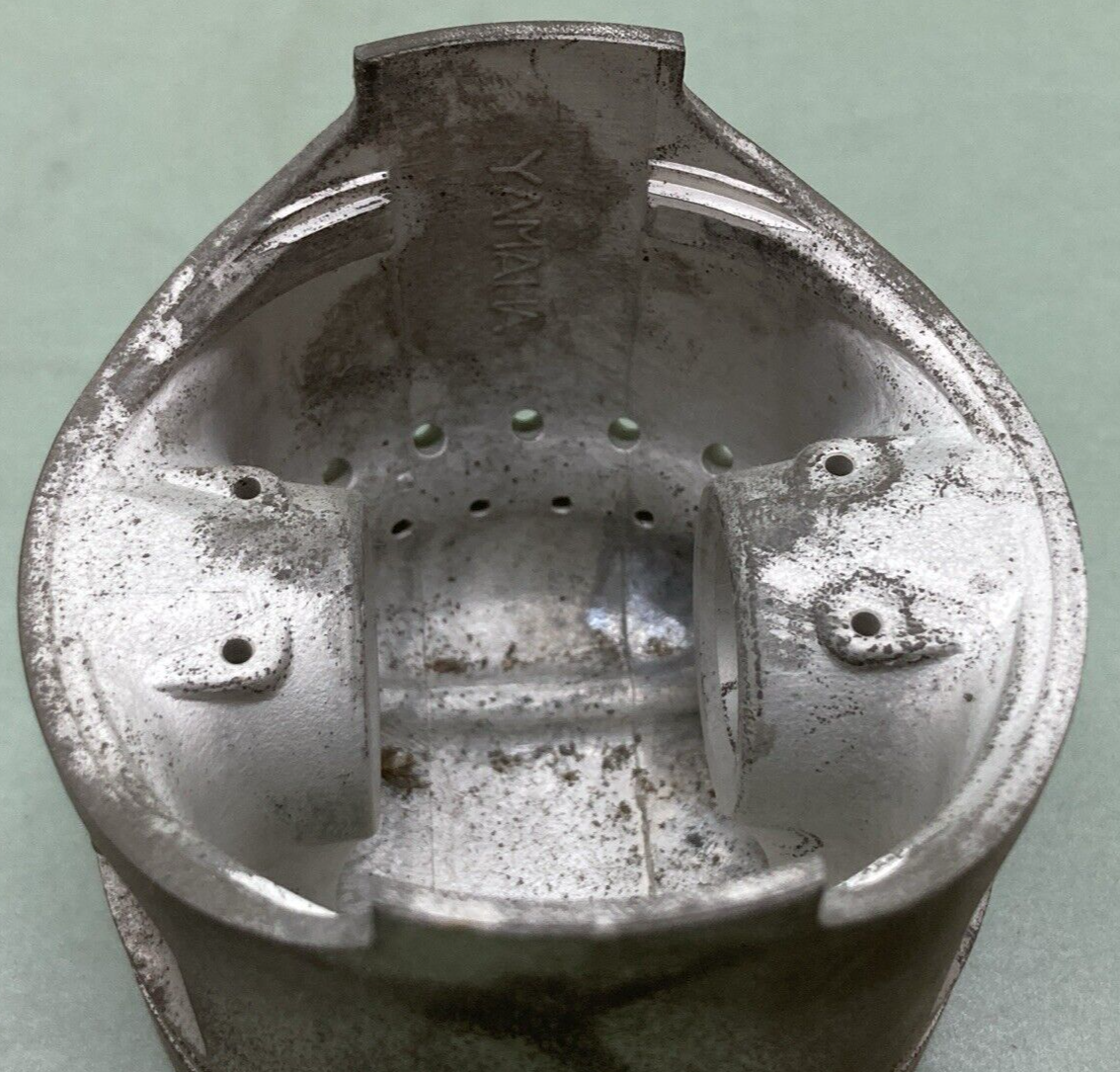NEW GENUINE YAMAHA 371-11635-04 PISTON 0.25 O/S