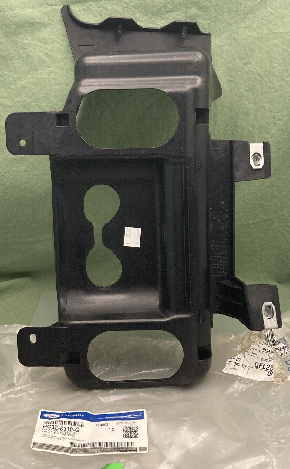 NEW GENUINE FORD HC3Z-8310-G Super Duty Front Bumper-Air Duct Right