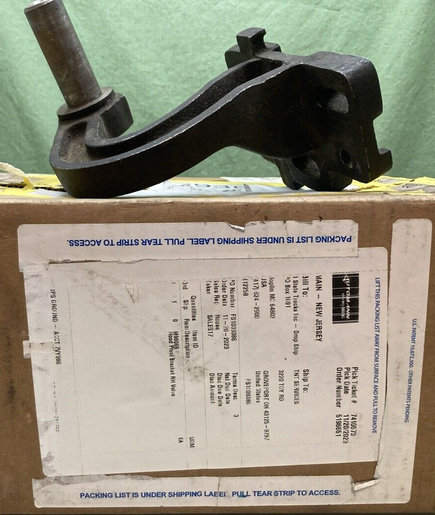 NEW GENUINE VOLVO M96069 Hood Pivot Bracket RIGHT