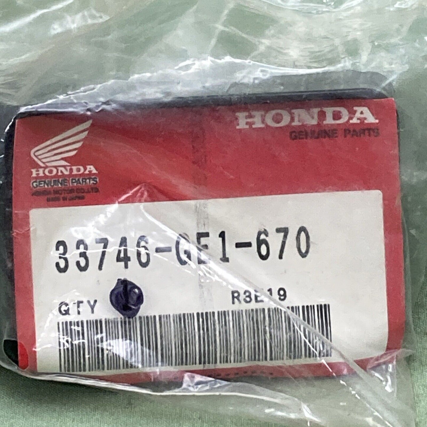 NEW GENUINE HONDA 33746-GE1-670 FRONT GARNISH Spacer, L. Fr.