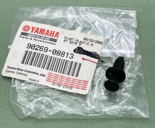 QTY 2 NEW GENUINE YAMAHA 90269-08813 REAR FENDER Rivet, Plastic Mat Main 3
