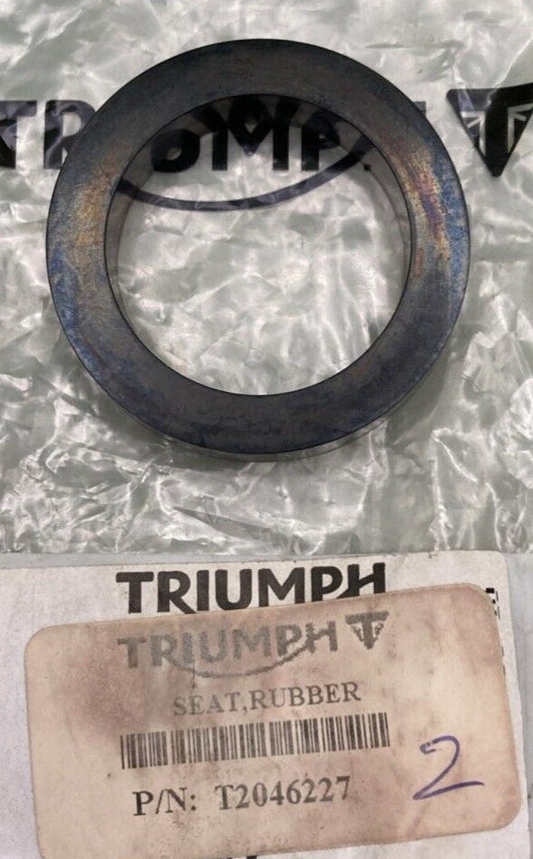 NEW GENUINE TRIUMPH  T2046227 Seat, Rubber
