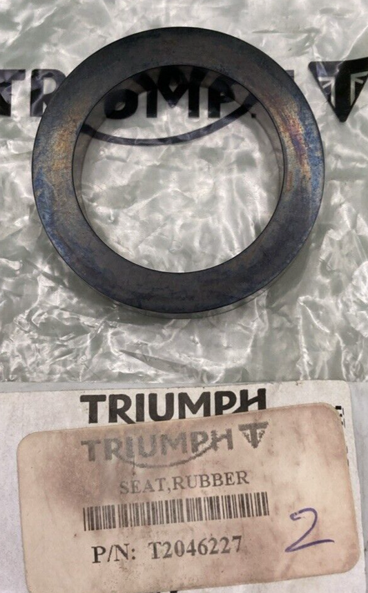 NEW GENUINE TRIUMPH  T2046227 Seat, Rubber