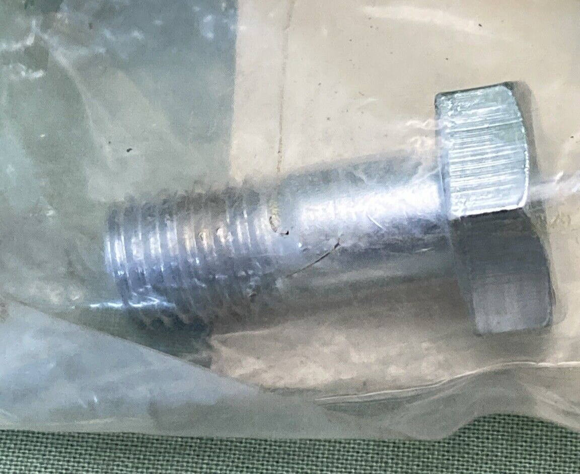 NEW GENUINE YAMAHA 395-23111-00 Bolt,cap