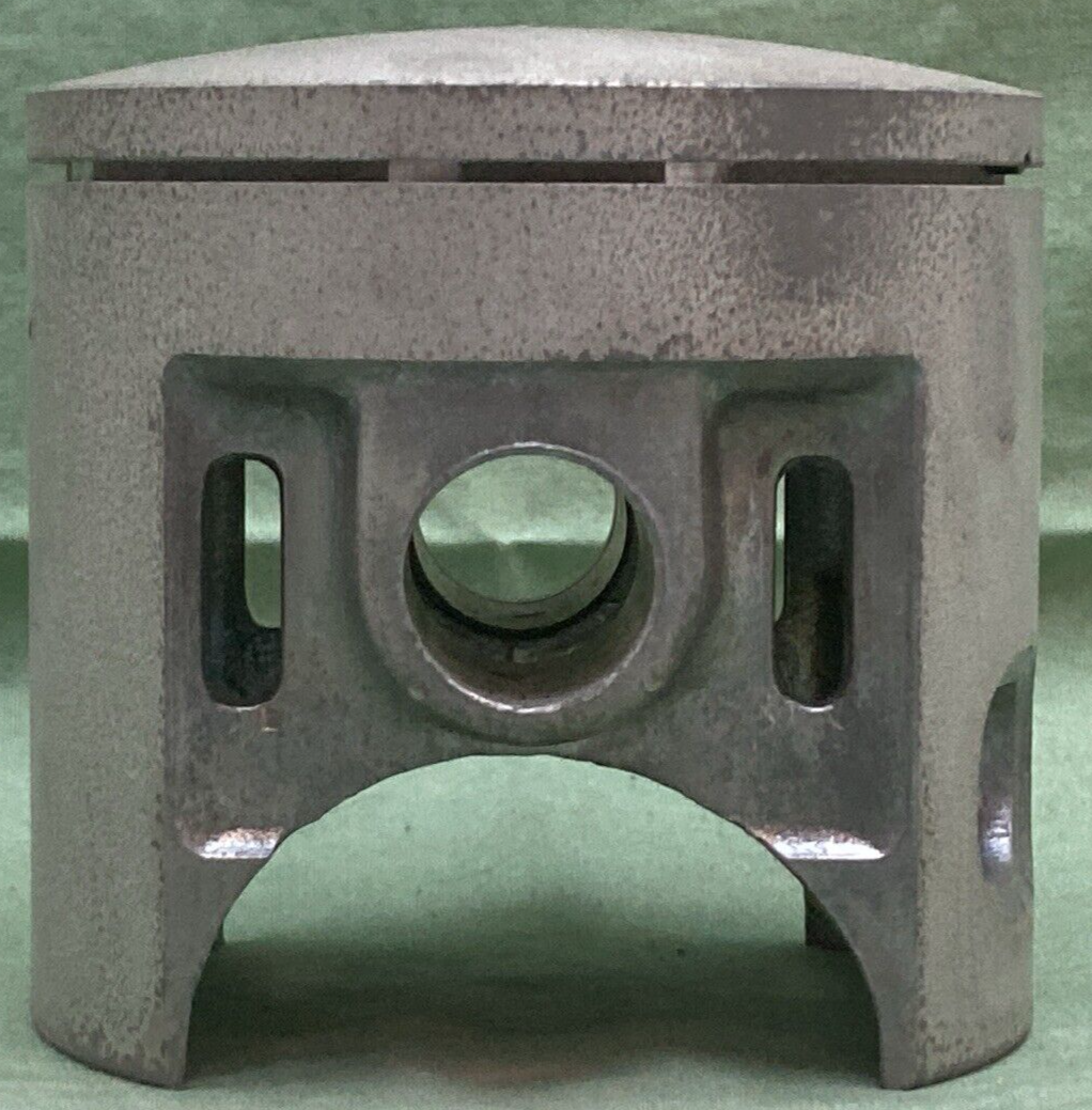 NEW GENUINE YAMAHA 365-11638-01  PISTON STD 4TH O/S FOR RT2MX