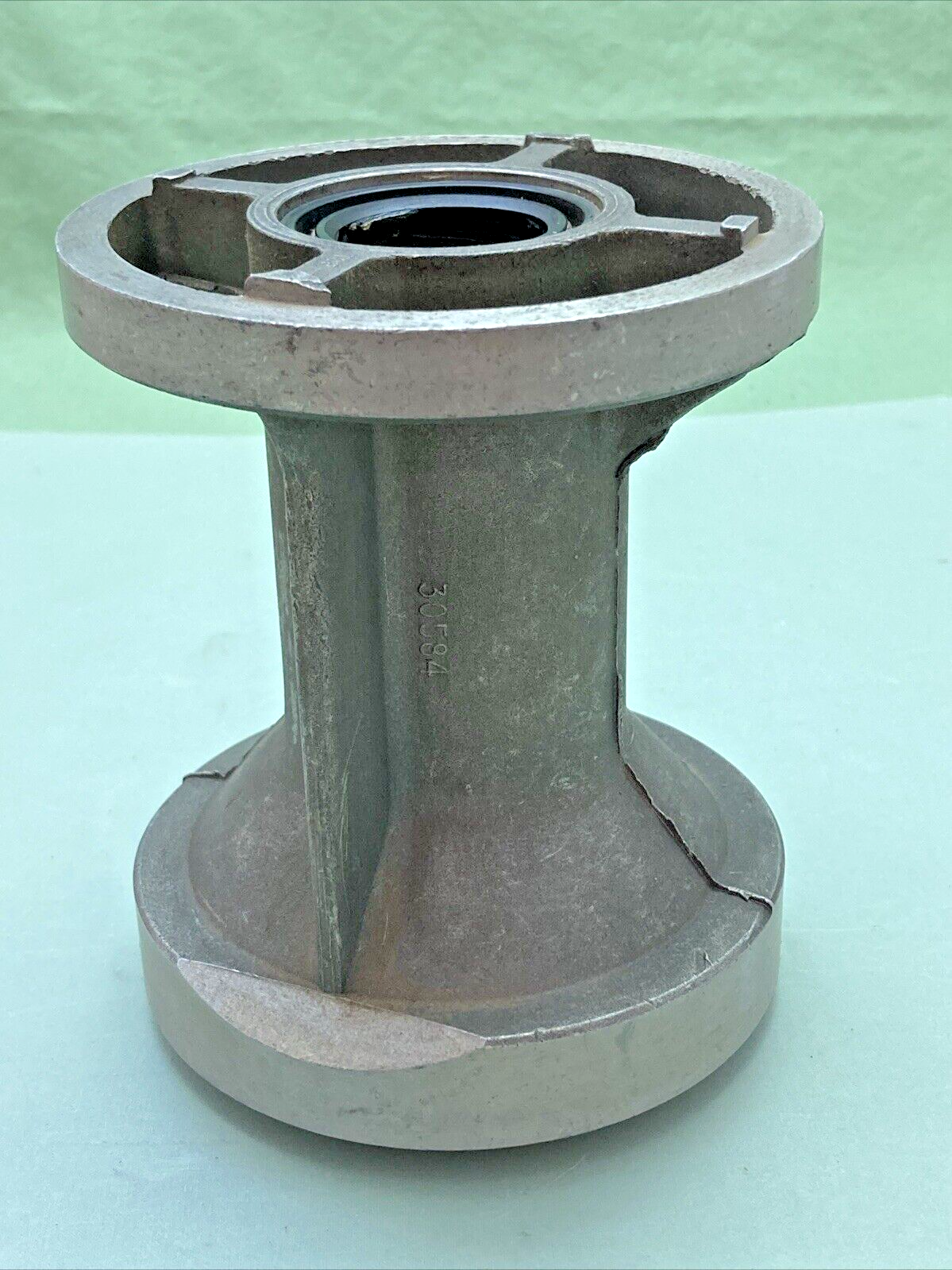 NEW GENUINE MERCURY QUICKSILVER 30584 BEARING CARRIER ASSEMBLY