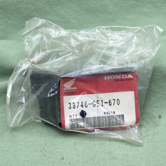 NEW GENUINE HONDA 33746-GE1-670 FRONT GARNISH Spacer, L. Fr.