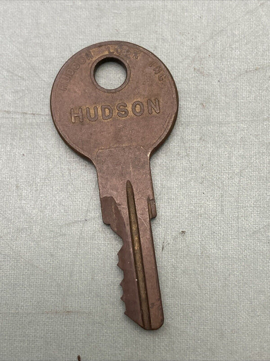 VINTAGE HUDSON HL303 KEY