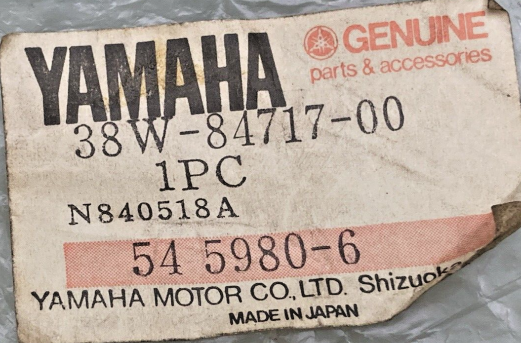 NEW GENUINE YAMAHA 38W-84717-00 TAILLIGHT UNIT ASSEMBLY