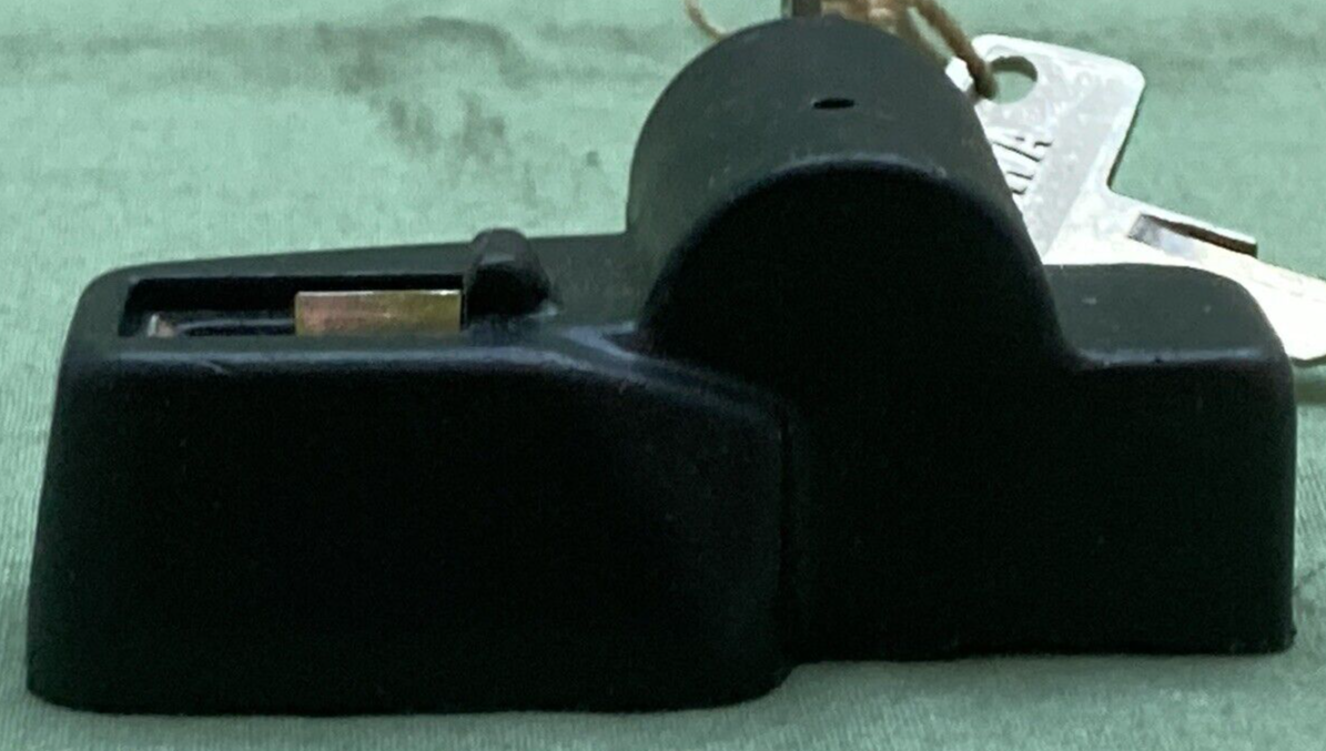 NEW GENUINE YAMAHA 371-24705-01 SEAT LOCK W/ 2 KEYS