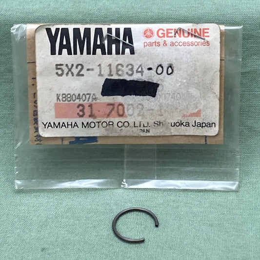 QTY 2 NEW GENUINE YAMAHA 5X2-11634-00 CLIP, PISTON PIN