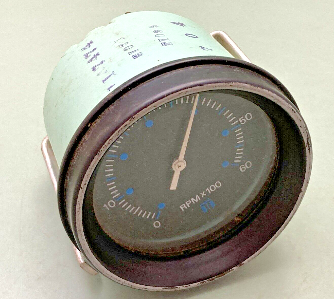 GND 1147474 TACHOMETER RPM X 100 0-60 4704