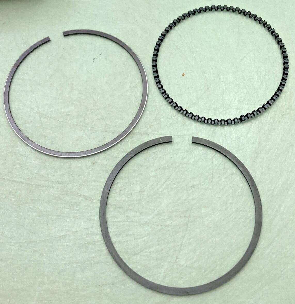 NEW GENUINE MERCURY QUICKSILVER 39-893525A01 PISTON RING SET