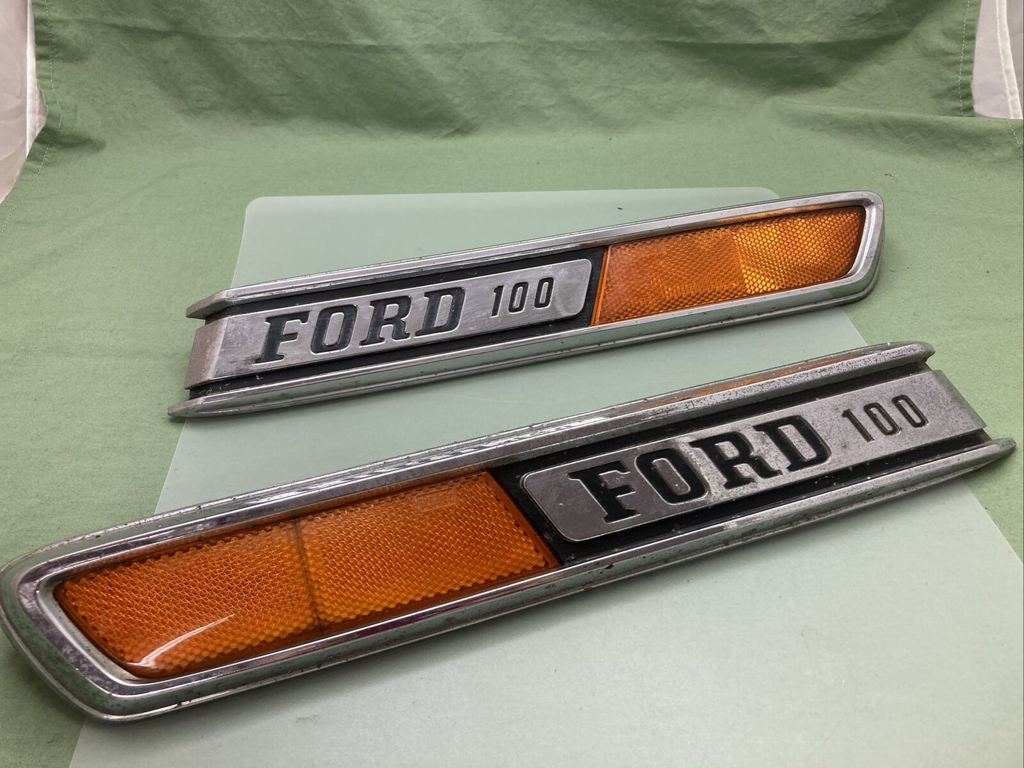 FORD F100 LH C8TB-16721-A / RH C8TB-16720-A HOODSIDE EMBLEMS 67-72