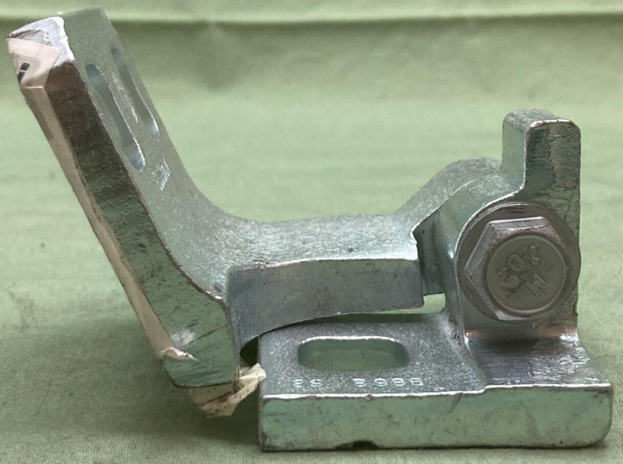 NEW GENUINE MOPAR BY RICAMBI 68200945AA Door Lower Hinge Right Body Half