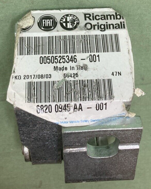 NEW GENUINE MOPAR BY RICAMBI 68200945AA Door Lower Hinge Right Body Half