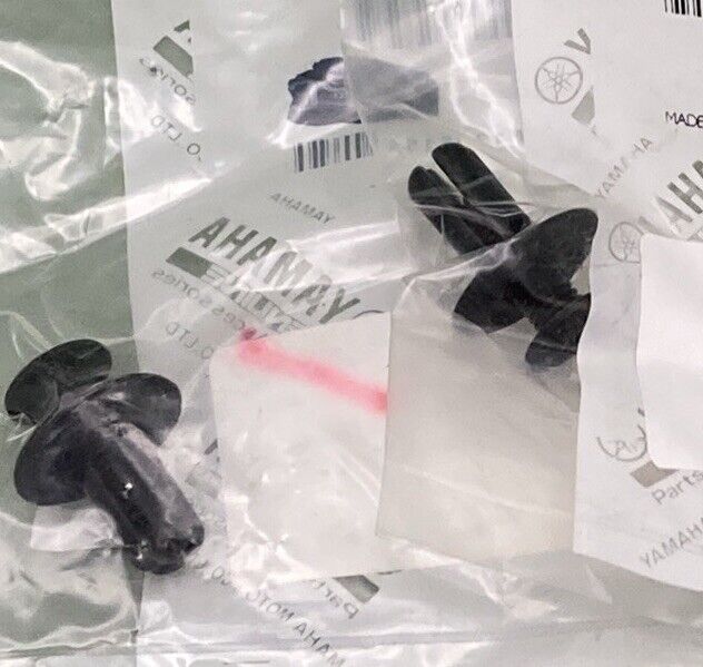QTY 2 NEW GENUINE YAMAHA 90269-07012 FRONT FENDER Rivet