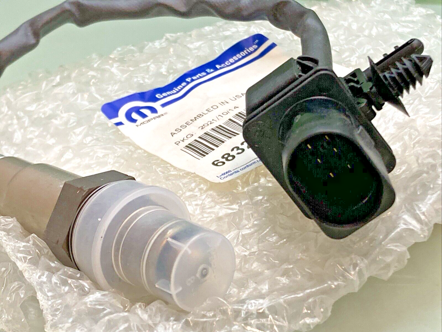 NEW GENUINE MOPAR 68328896AA Oxygen Sensor