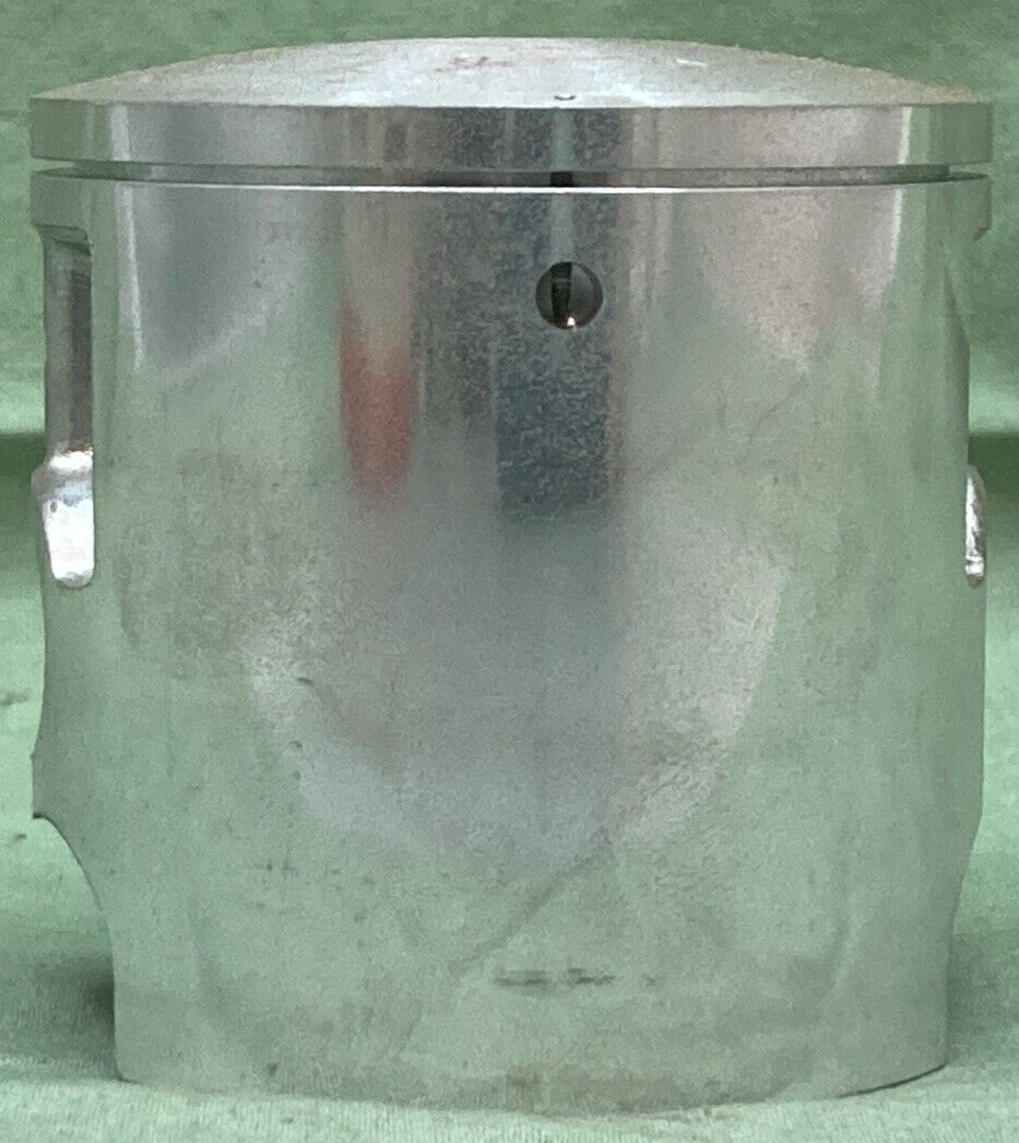 NEW GENUINE YAMAHA 383-11631-01-97 PISTON FOR TZ250 TZ350
