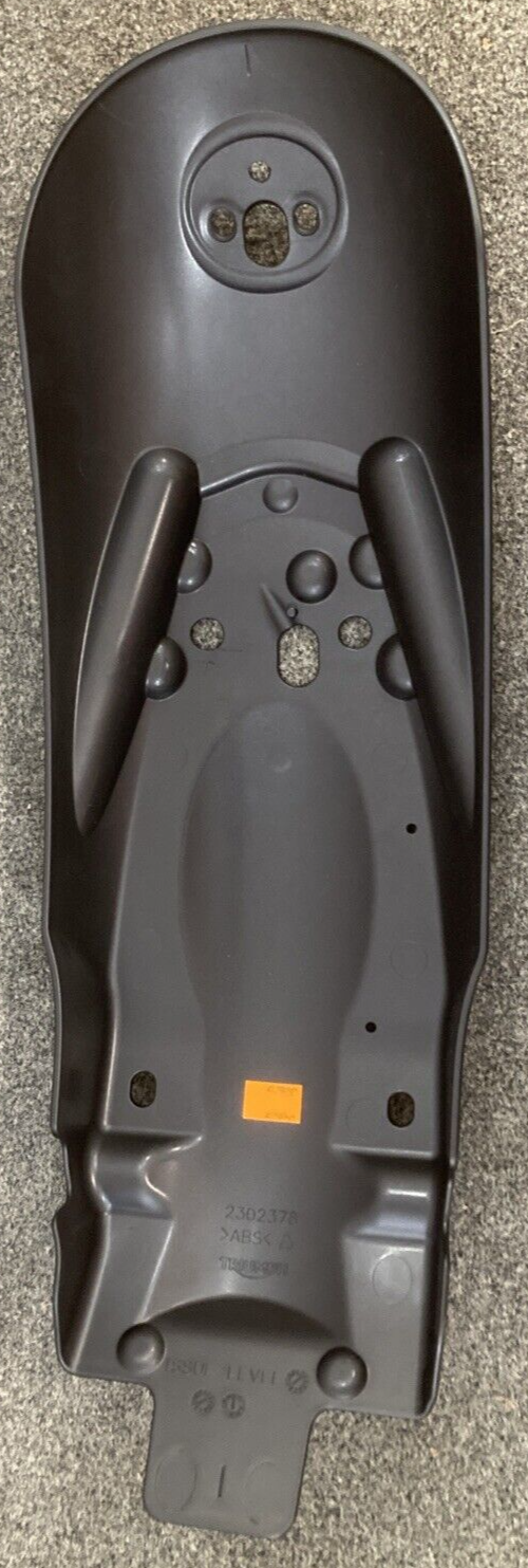 NEW GENUINE TRIUMPH T2302372 MUDGUARD STREET CUP REAR BLACK