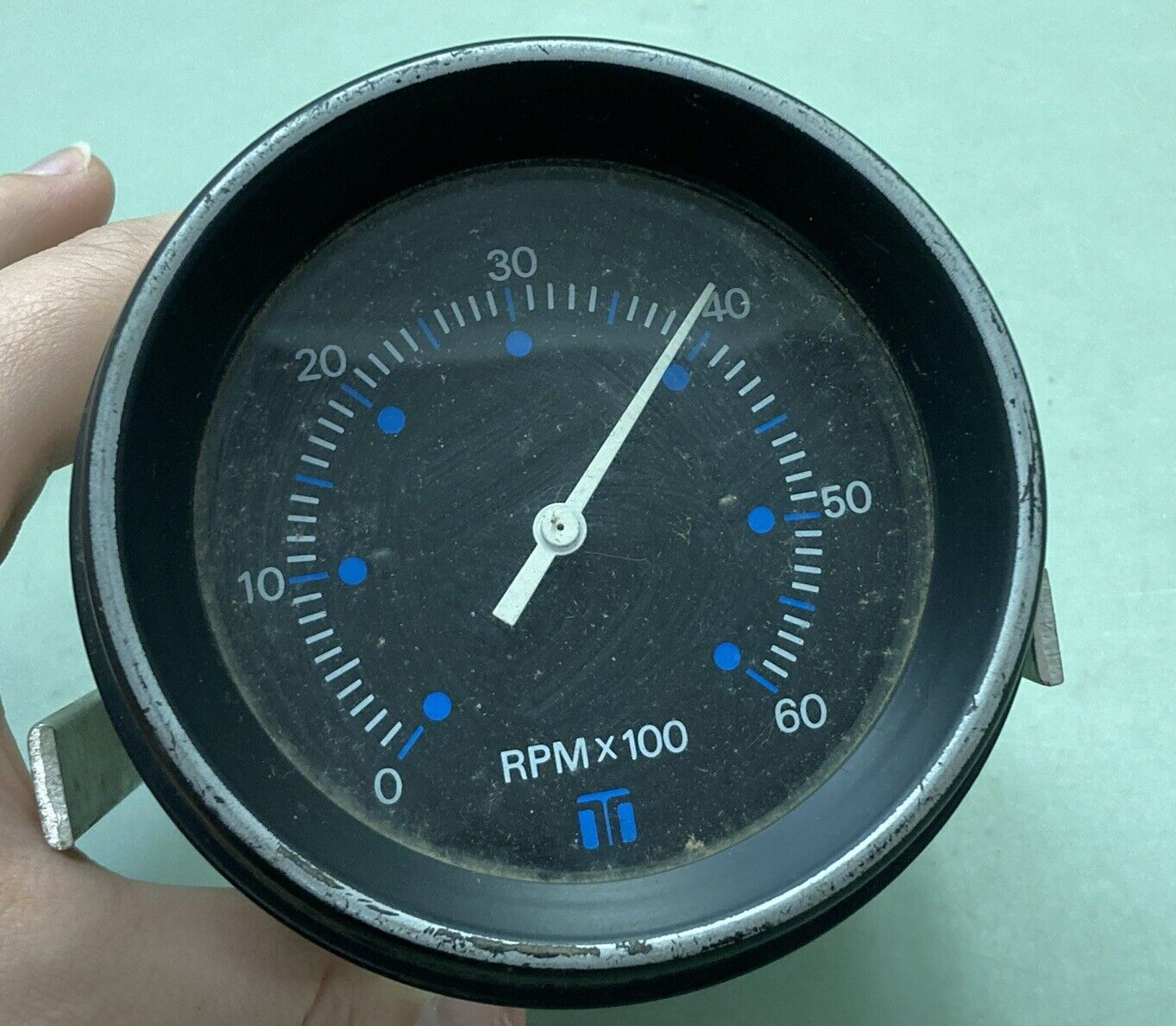 GND 1147474 TACHOMETER RPM X 100 0-60 4704